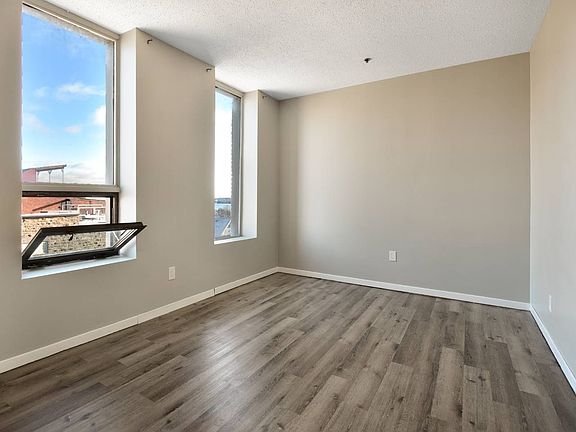 3rd image of 51 King St W