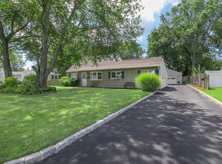 58 Longshore St, Bay Shore, NY 11706
