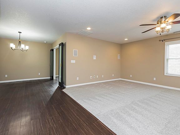 4th image of 307 E Charter Dr