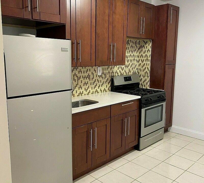 1st image of 170 E 17th St APT B3