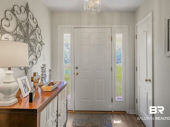 3rd image of 15279 Sherman Ln