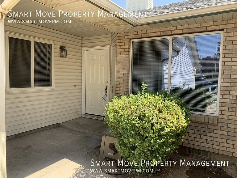 973 E Blue Heron St — Photo 2
