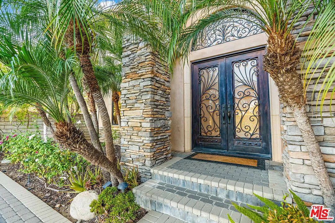 4 bed, 4.5 bath, 3591 sqft, $7,600 — Photo 3
