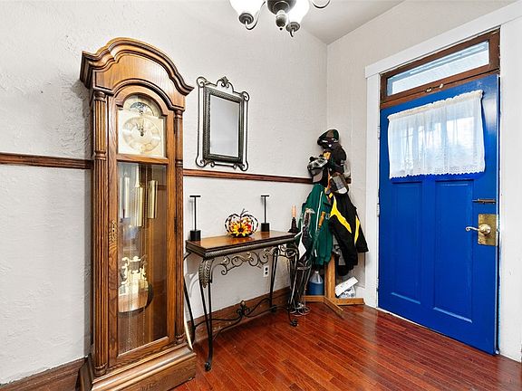4th image of 230 W Railroad Ave