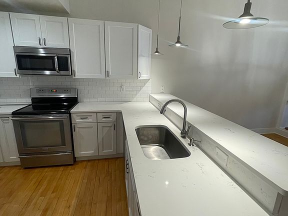 4th image of 3200 Franklin Blvd #107