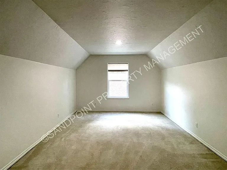 423 Louis Ln — Photo 29