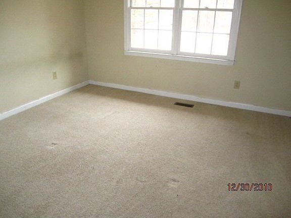 4th image of 122 Glen Way