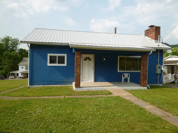 26 Monroe St, Pine Grove, WV 26419
