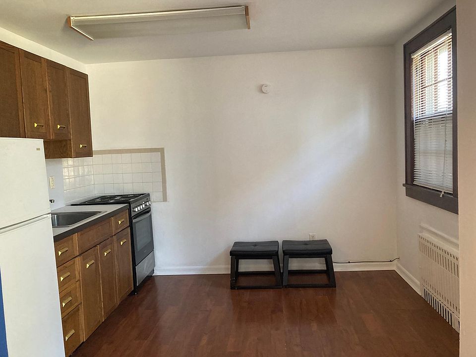 2nd image of 34 Monroe St