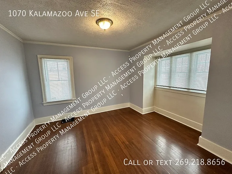 1070 Kalamazoo Ave SE — Photo 7