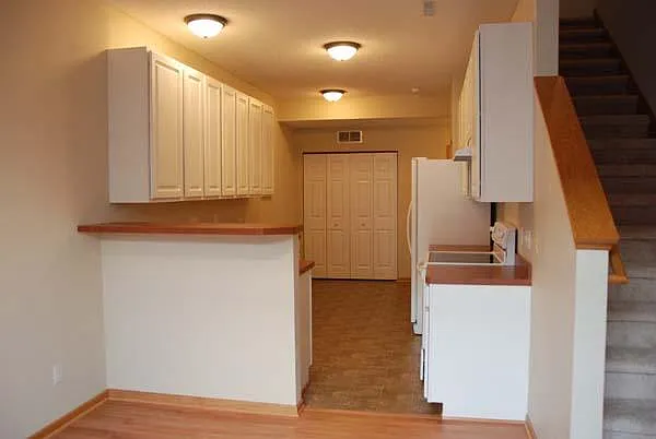 1676 Colonial St — Photo 4