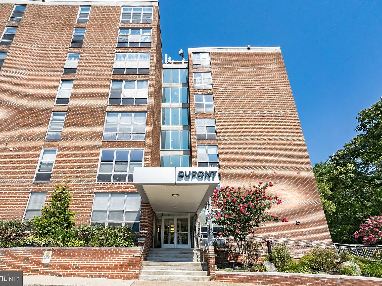 Dupont Towers — Photo 2