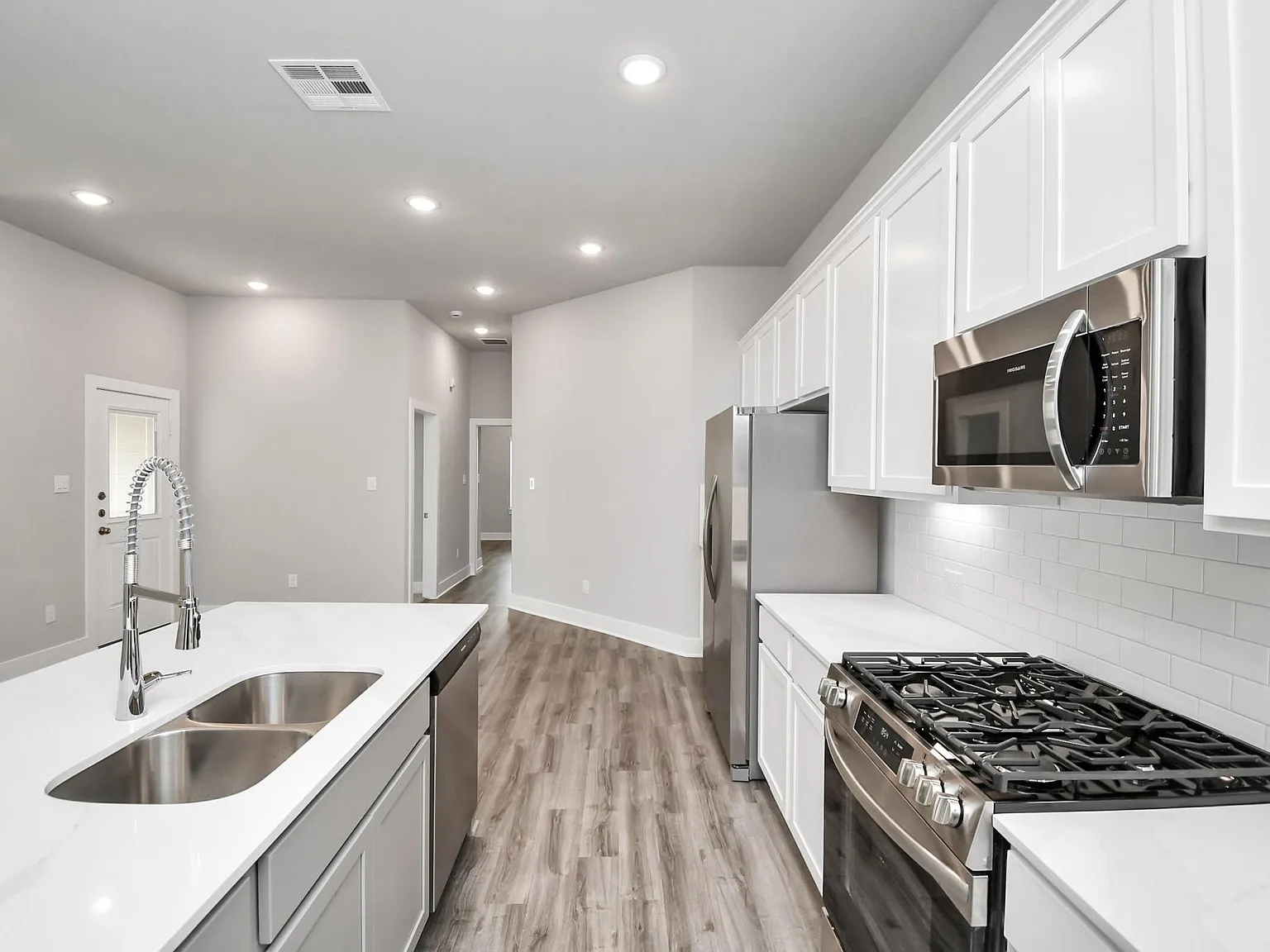 4 bed, 2.0 bath, 1643 sqft, $2,675 — Photo 3
