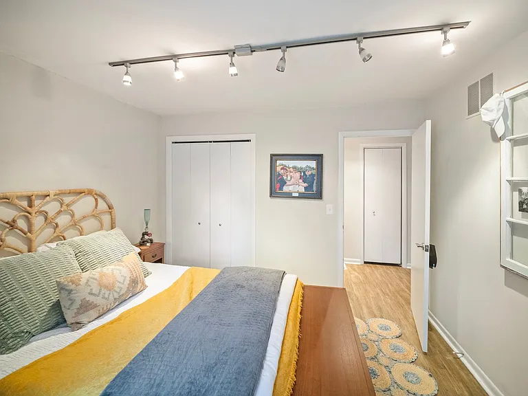 159 W Goethe St — Photo 31