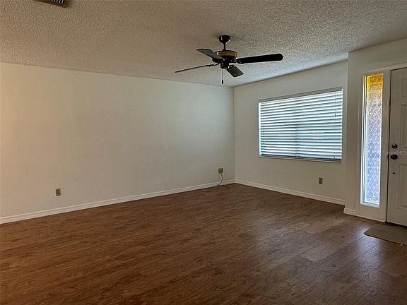 5th image of 1347 Park Dr