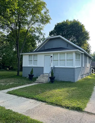 381 John St Photo 1