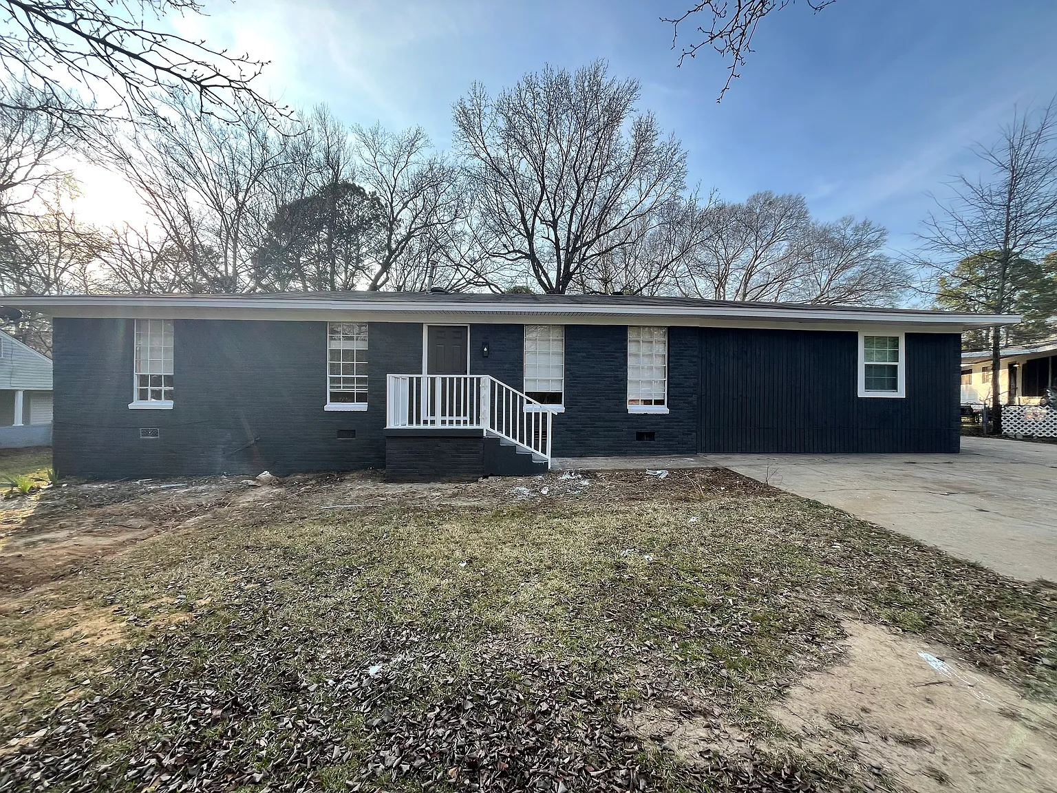 414 Colonial Cir — Photo 1