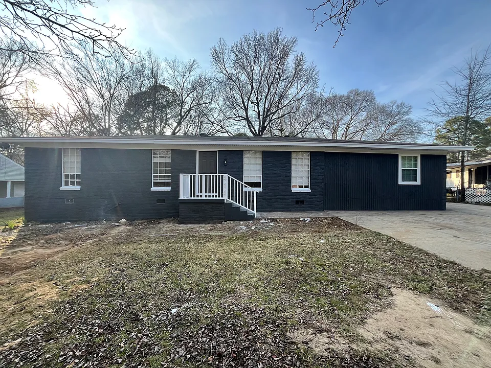 414 Colonial Cir