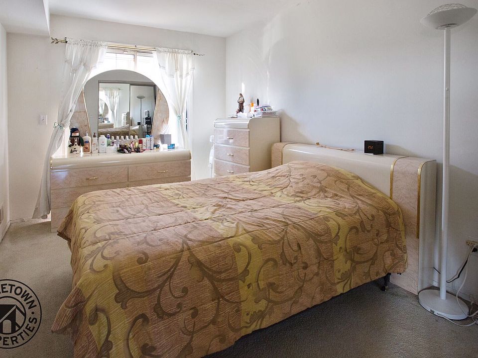 1st image of 12 Heaney Ave #12
