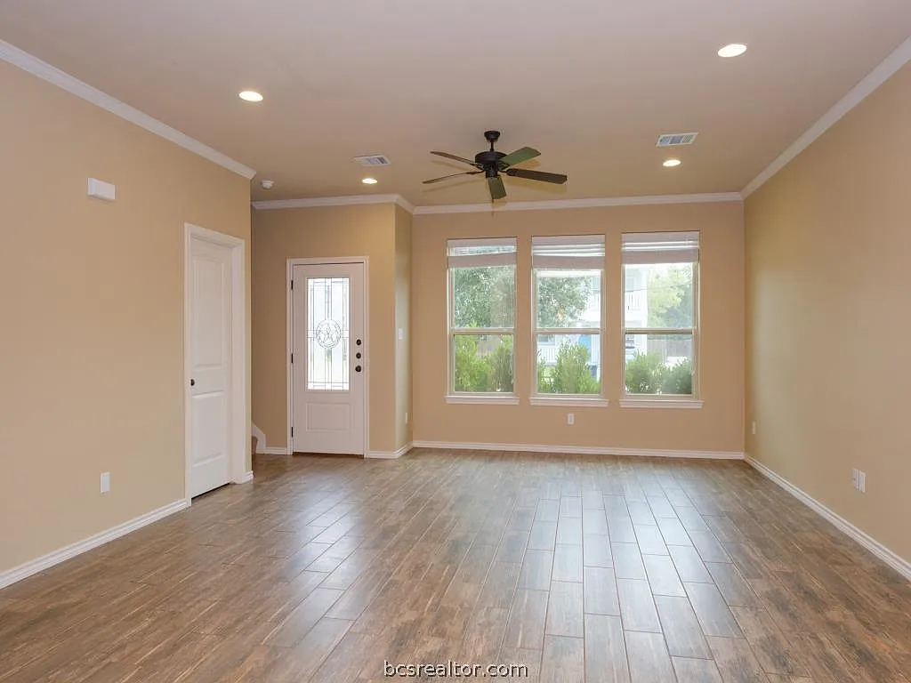 5 bed, 5.5 bath, 2124 sqft, $5,295 — Photo 4