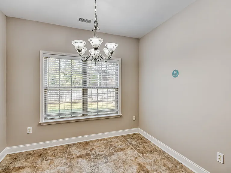 600 Waterford Ln — Photo 5