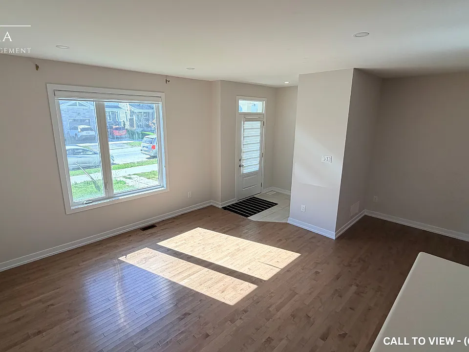 520 Oldenburg Ave #1