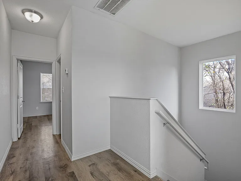 1711 E Tucker St #MAIN — Photo 7