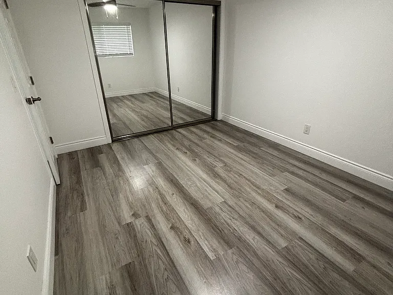 145 W Grove St #B — Photo 10