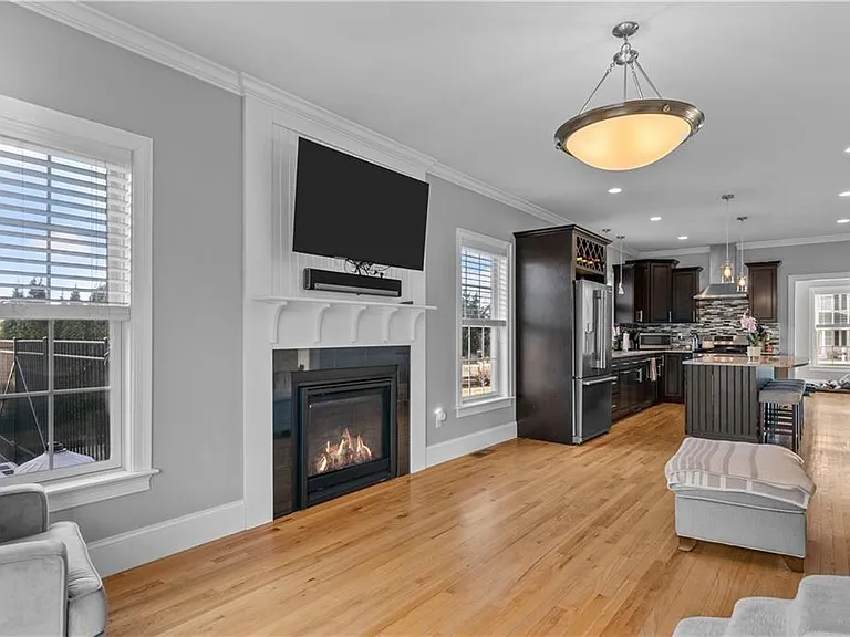 24 Randolph Way — Photo 13