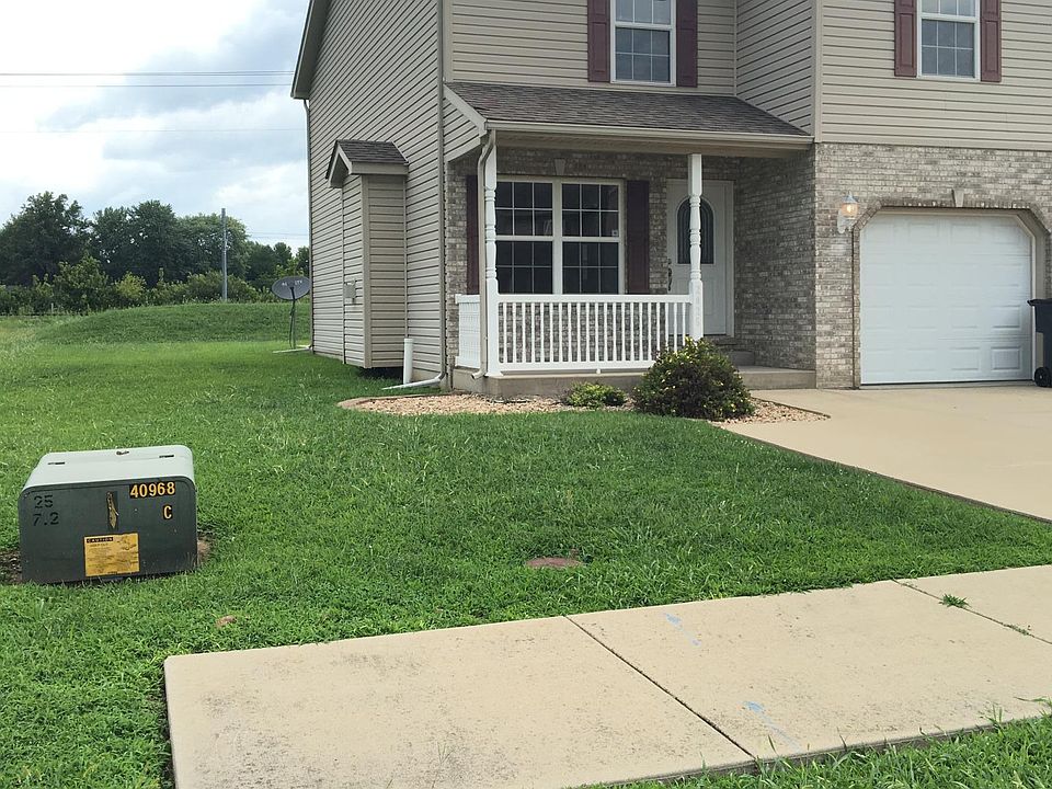 Nice clean and in move in ready condition.

