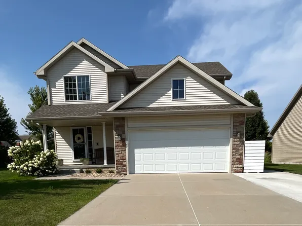 9547 Wilson St, West Des Moines, IA 50266