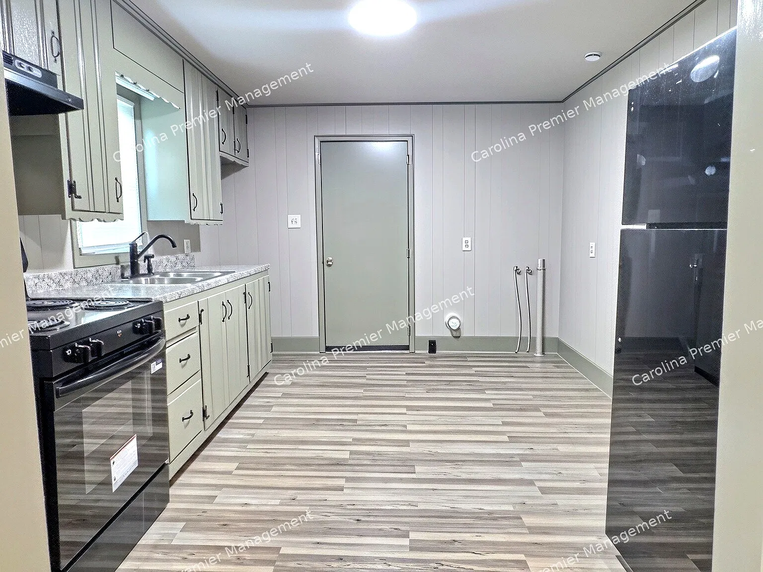 3 bed, 896 sqft, $1,435 — Photo 2