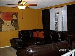 5th image of 21 Chapel Glen Dr