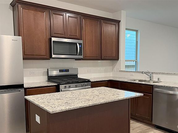 4th image of 10557 Pineland Dr