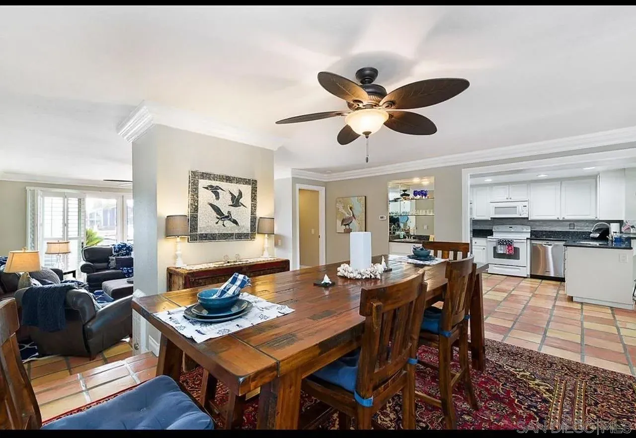 2 bed, 2.0 bath, 1650 sqft, $4,900 — Photo 2