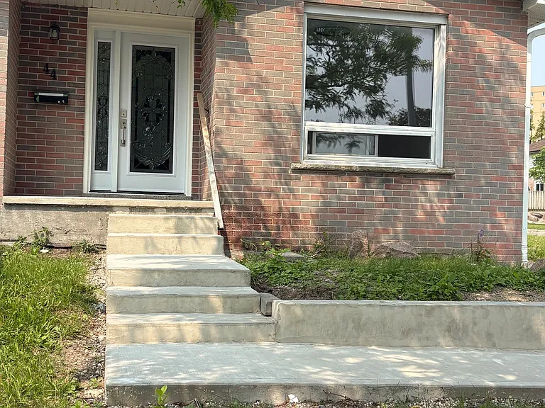 44 Sylvia St — Photo 1
