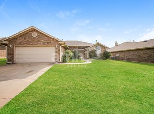 1712 January Pl, Moore, OK 73160