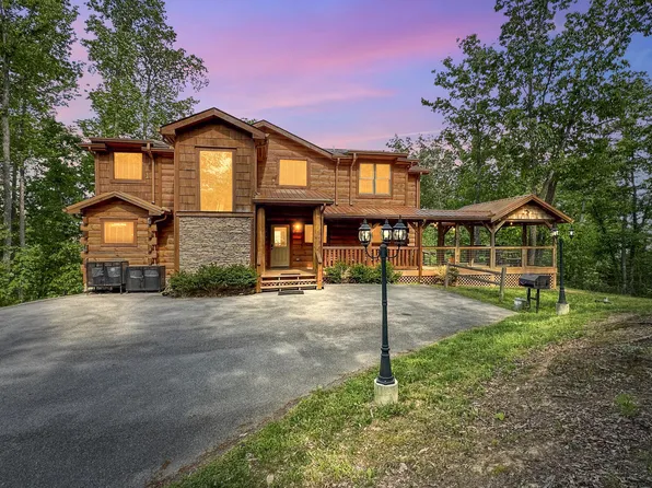 2631 Sawmill Branch Dr, Sevierville, TN 37862