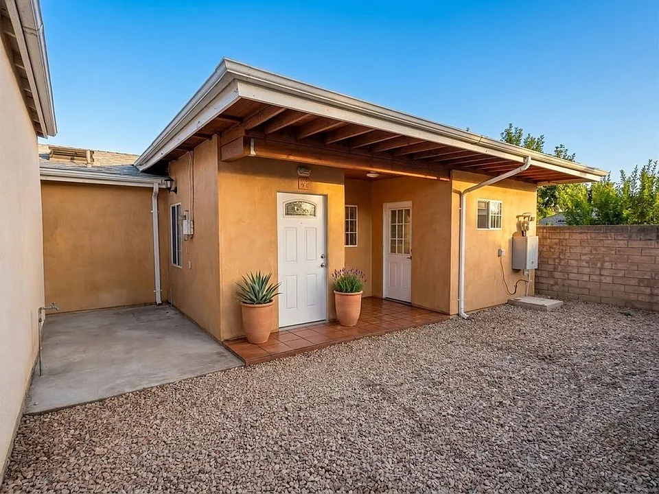 728 Glenoaks Blvd