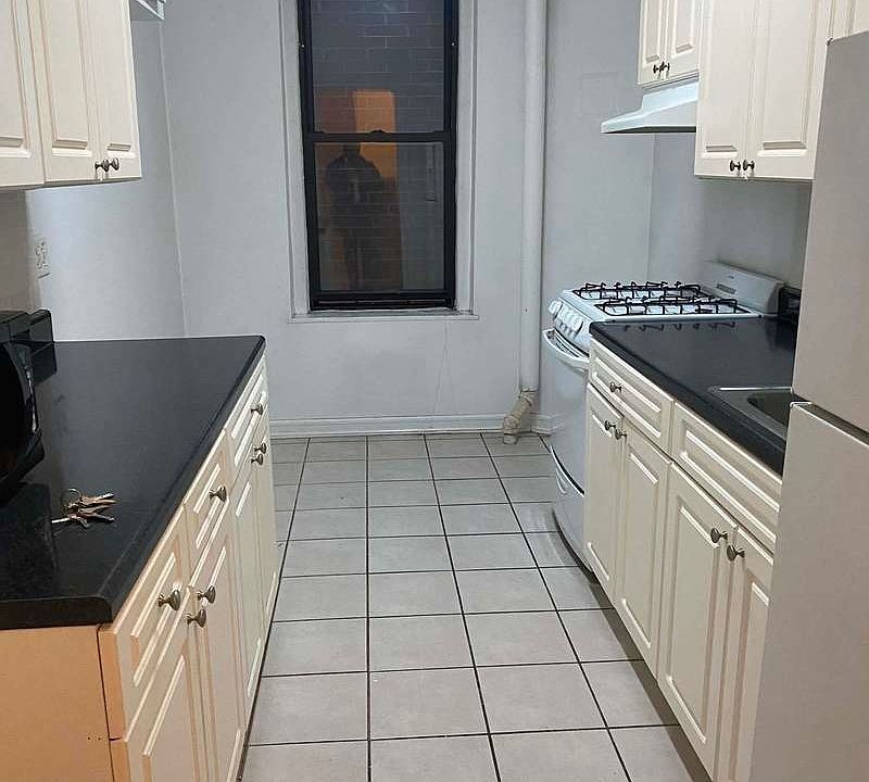 1st image of 217 E 86th St Frnt 1