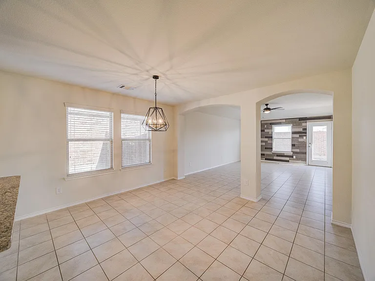 1110 Mercury Dr — Photo 6