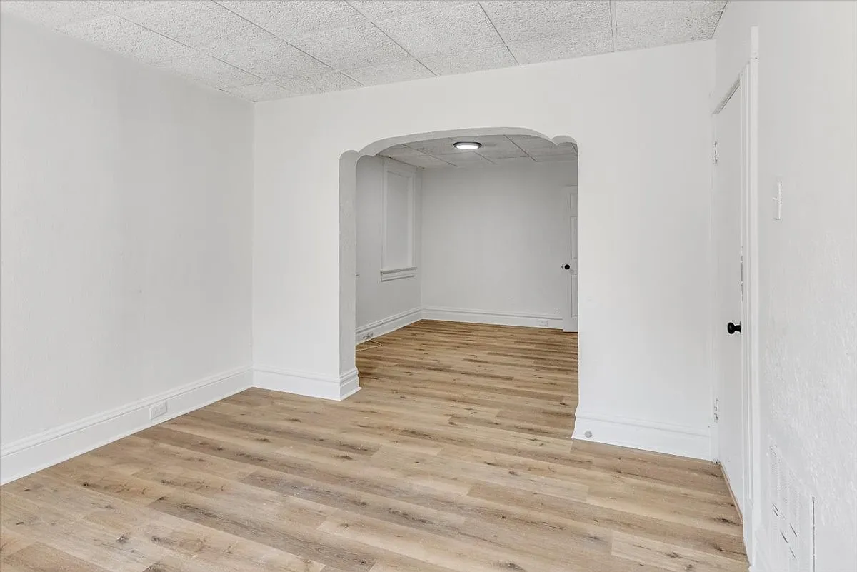 3831 Iowa Ave — Photo 4