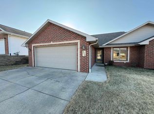 2319 Harvest View Dr, Dubuque, IA 52002