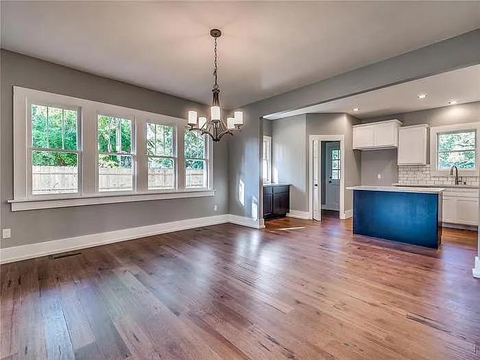 2213 N Shartel Ave — Photo 10