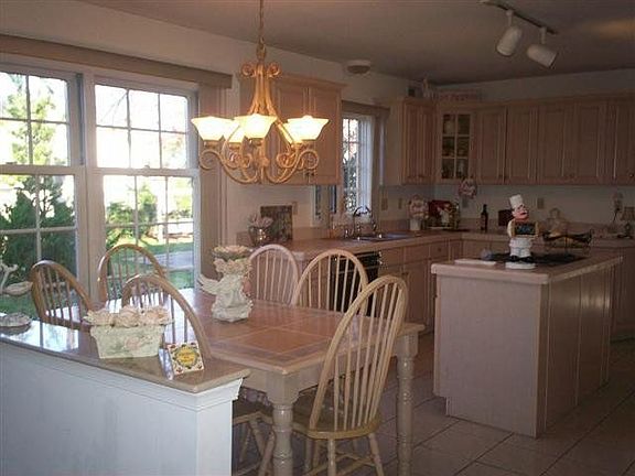 4th image of 1828 Autumncrest Dr