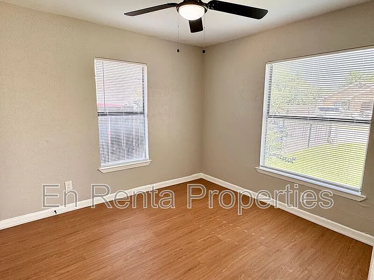 525 W Hammond St — Photo 12
