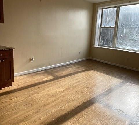 3rd image of 475 Ashford Ave #2