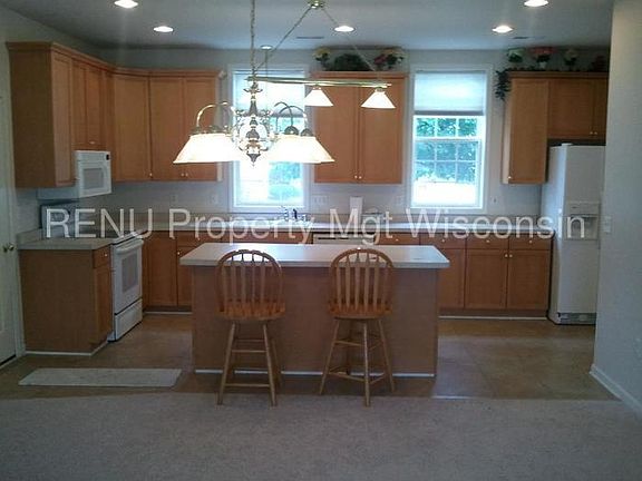 2nd image of 1215 Woodbury Cmn