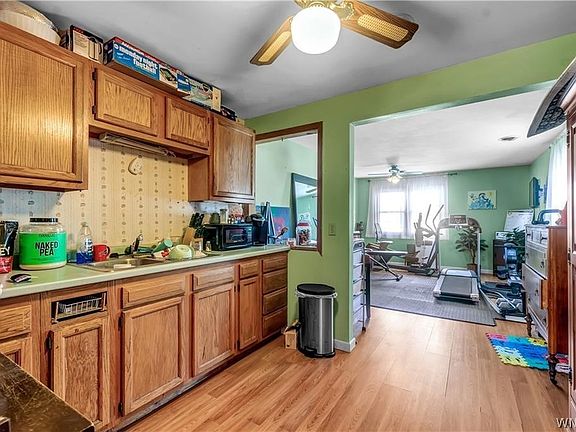 3rd image of 635 Loretta St