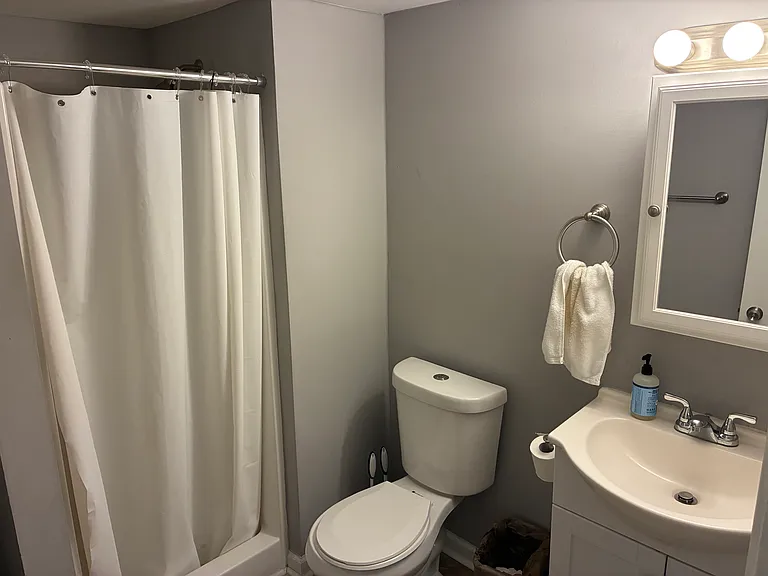1502 Maury Cres — Photo 4